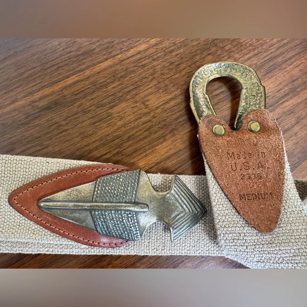 Arrowhead Omega belt. Vintage Size M: cinches your look with effortless style.